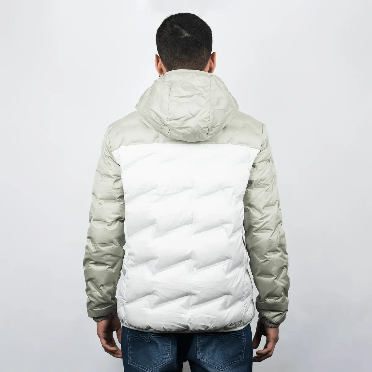 Casaca Trek hover